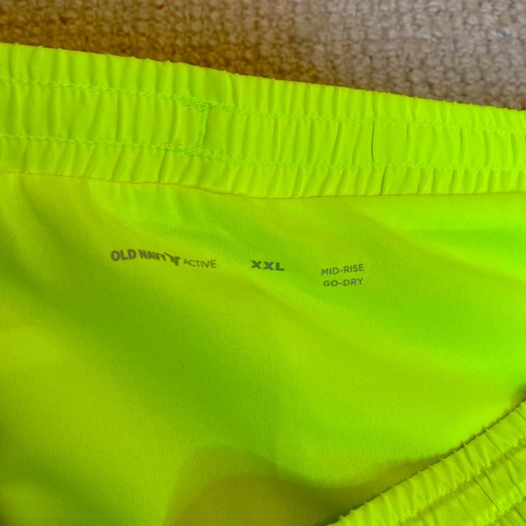 Old Navy Active Mid Rise Shorts - Picture 3 of 7